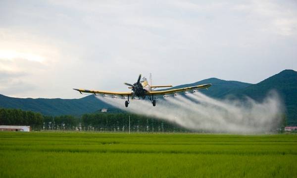 航空喷洒.jpg
